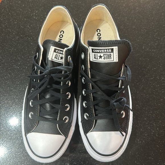 BRAND NEW NEVER WORN LEATHER CONVERSE - Picture 2 of 10